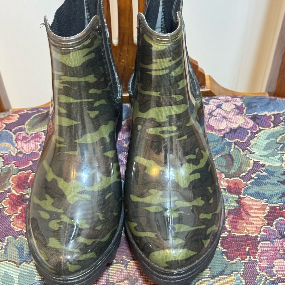 Ocean Coast Sz 6 Camouflage Rain Booties  VGUC 😊😊